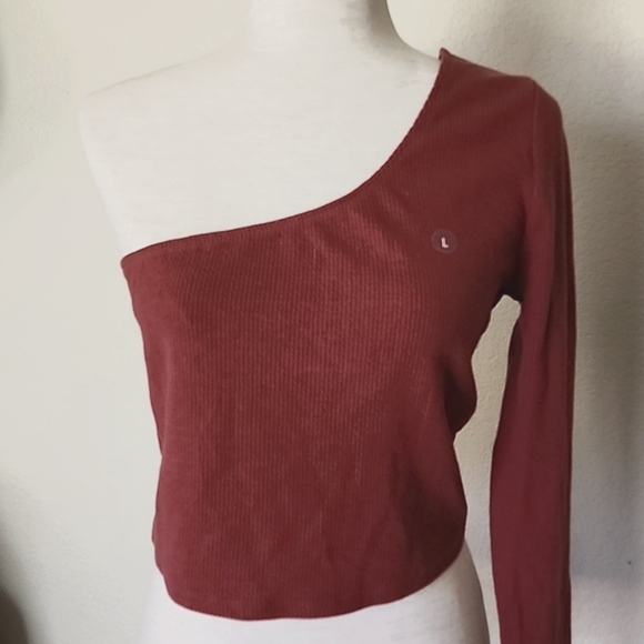Pacsun Me to We Essentials Ribbed One-Shoulder Crop Top - Picture 2 of 8